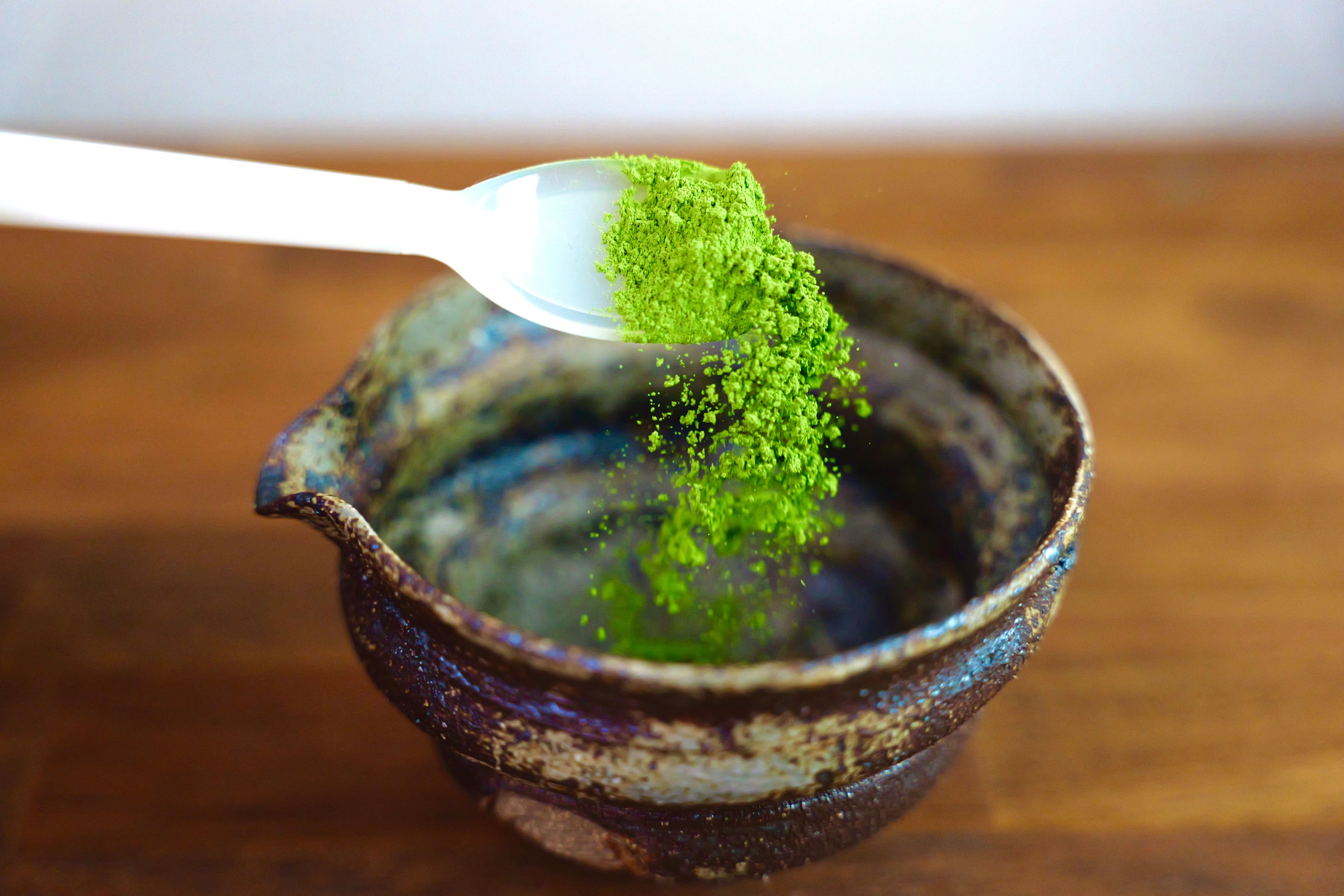 FUJI ASAHIEN tea master inspecting first-flush leaves — 80+ years of umami-focused blending expertise